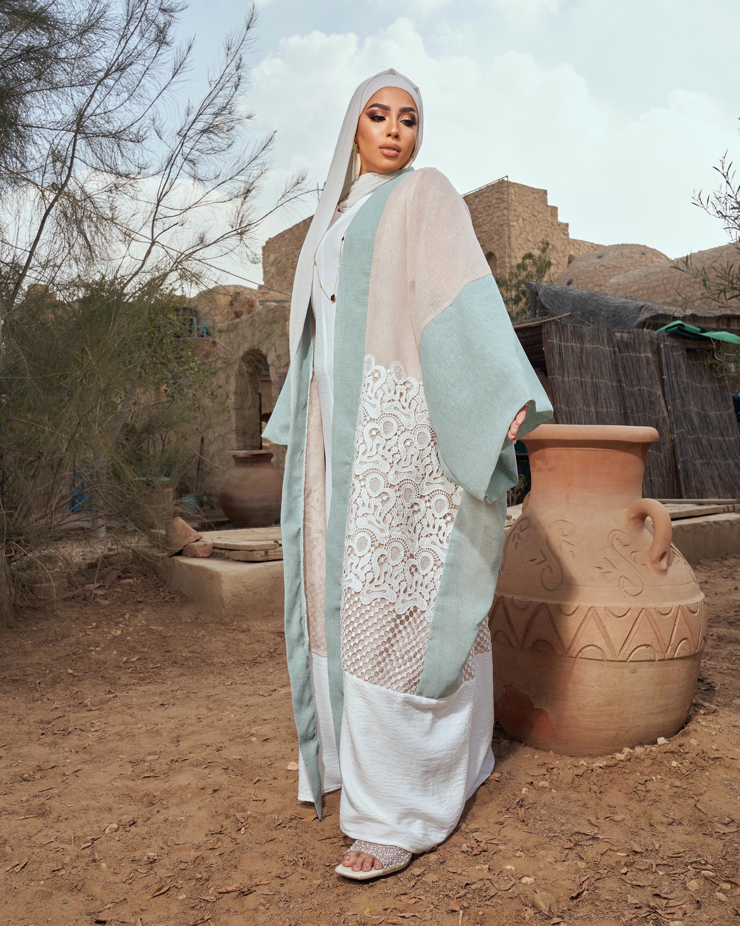 Konouz abaya
