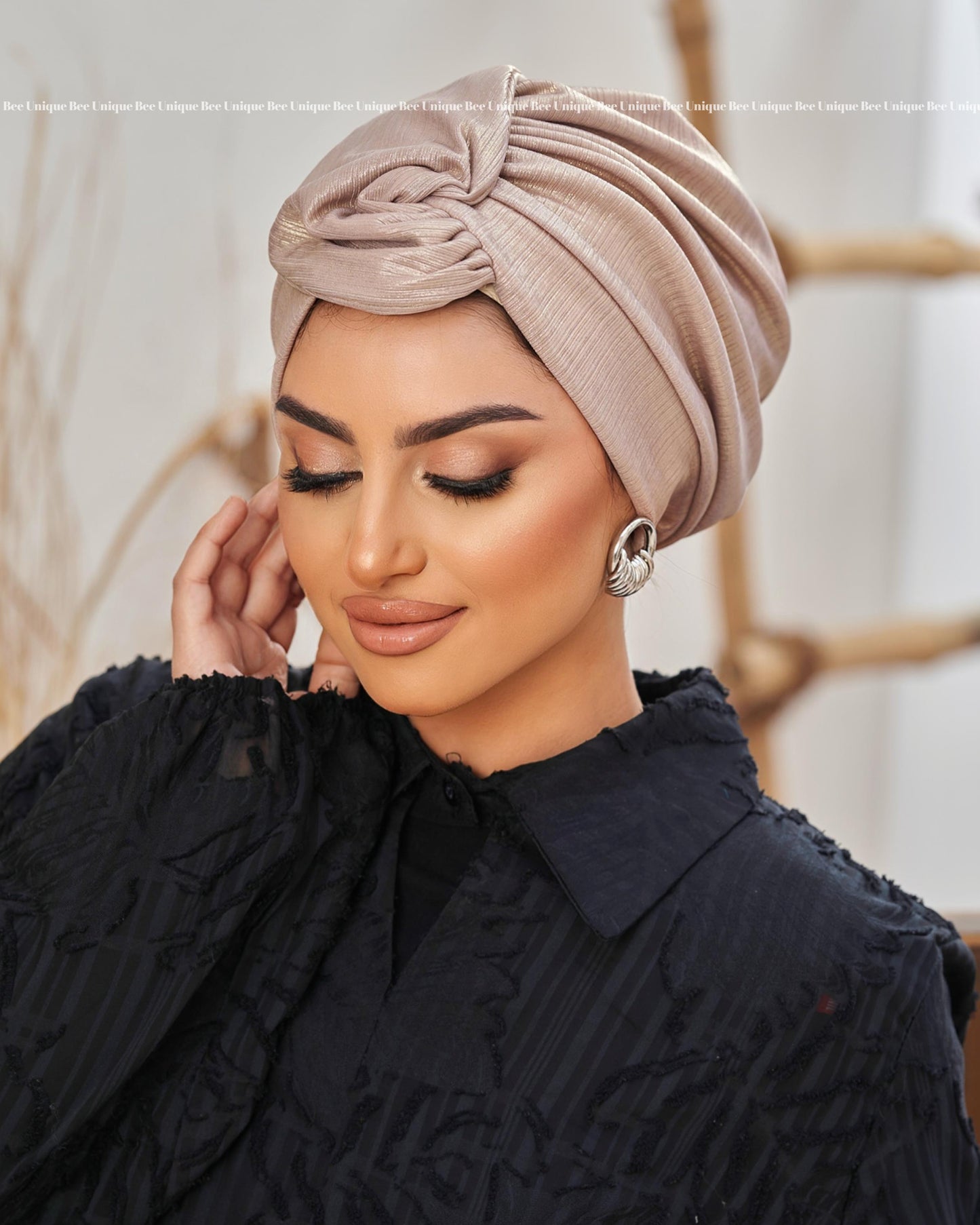 Round wing metallic turban