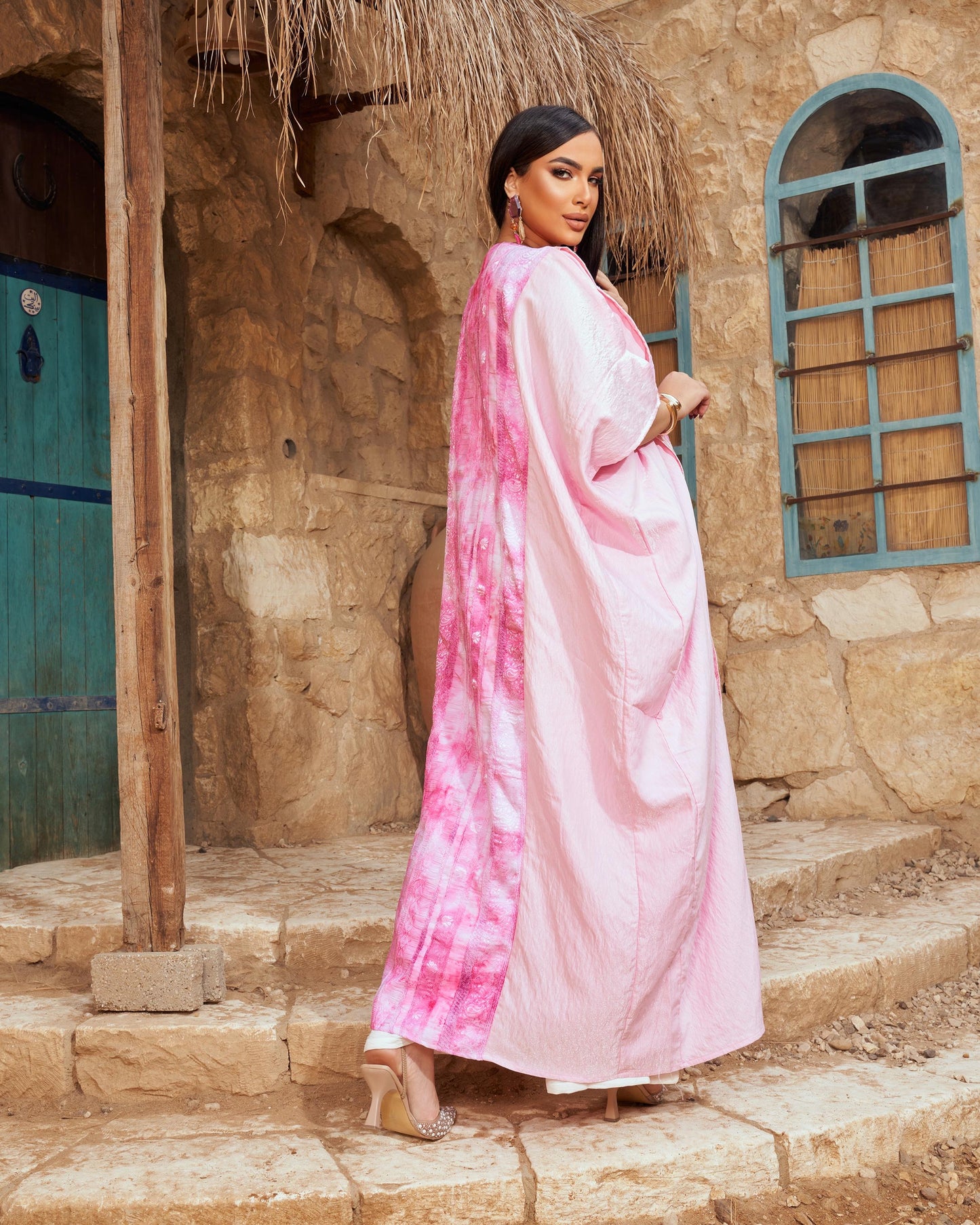 Konouz pink abaya