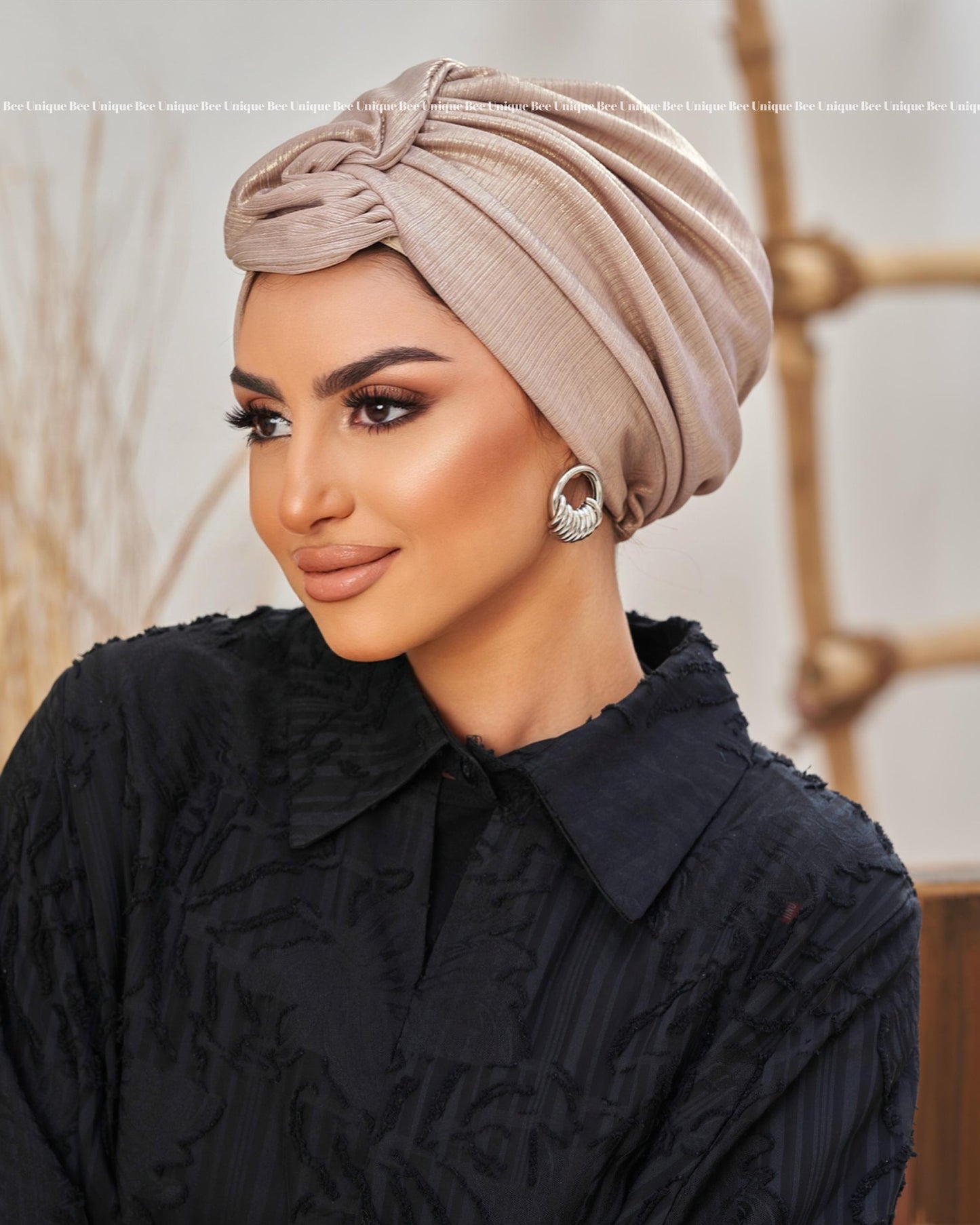 Round wing metallic turban