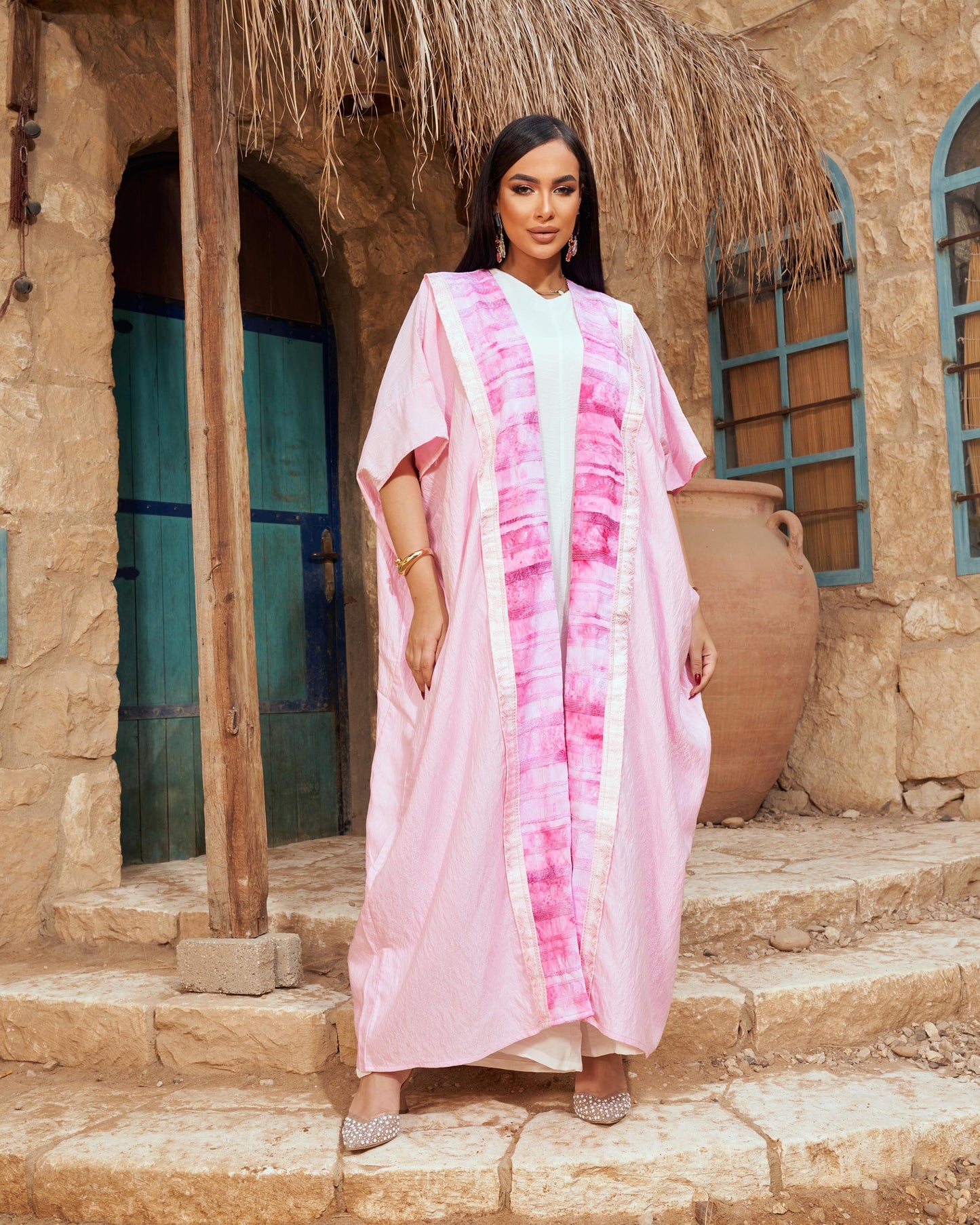 Konouz pink abaya