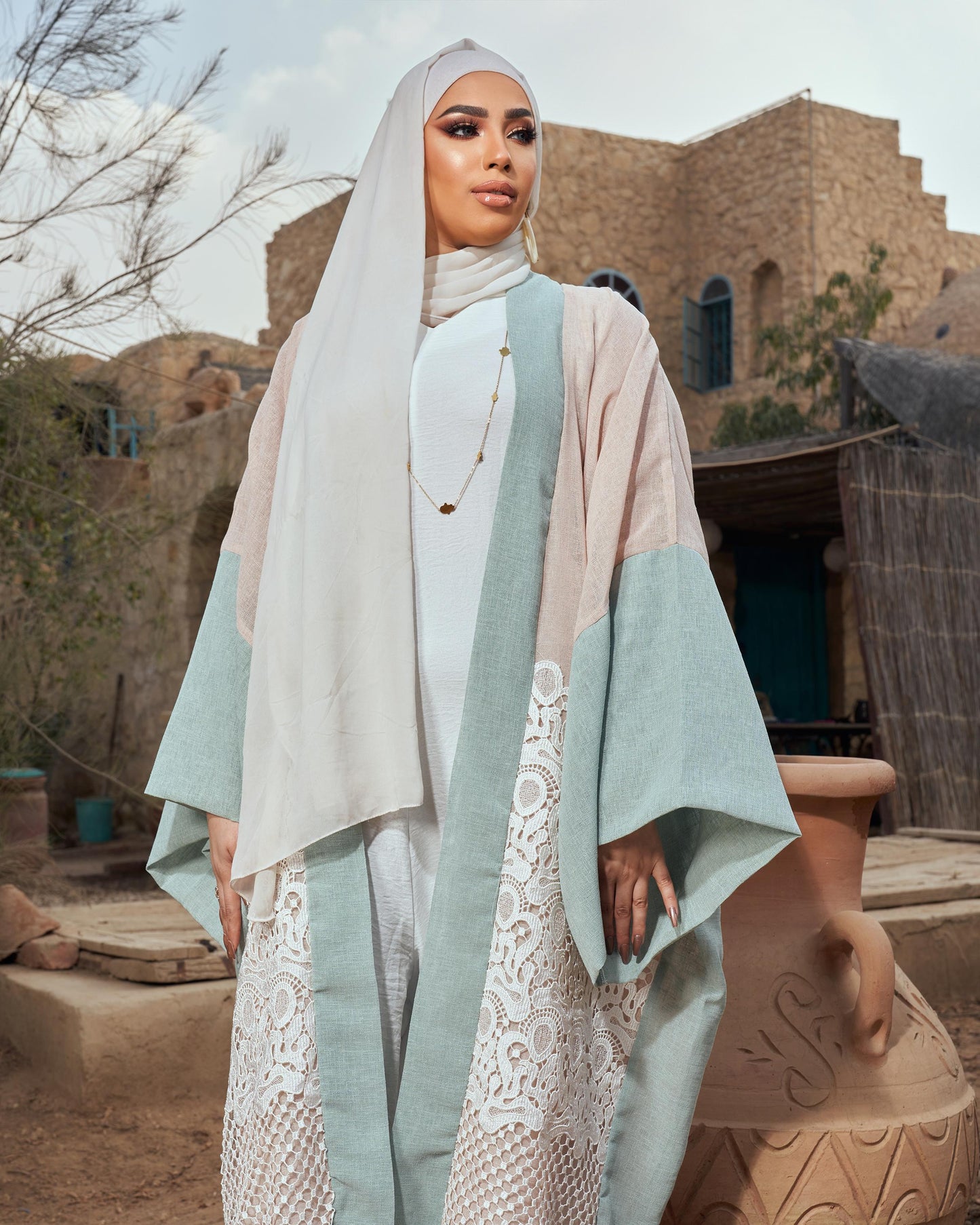 Konouz abaya