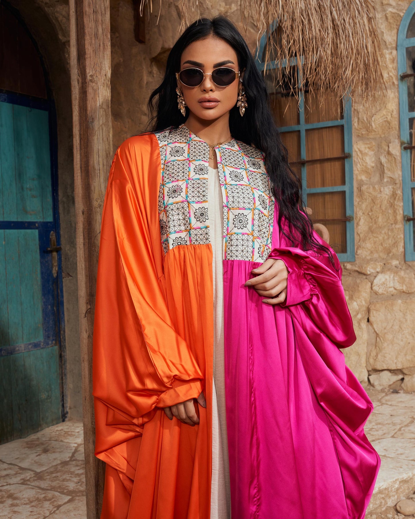 Konouz satin abaya