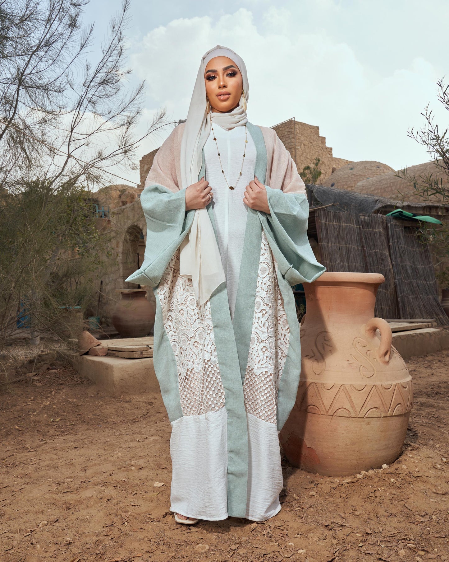 Konouz abaya