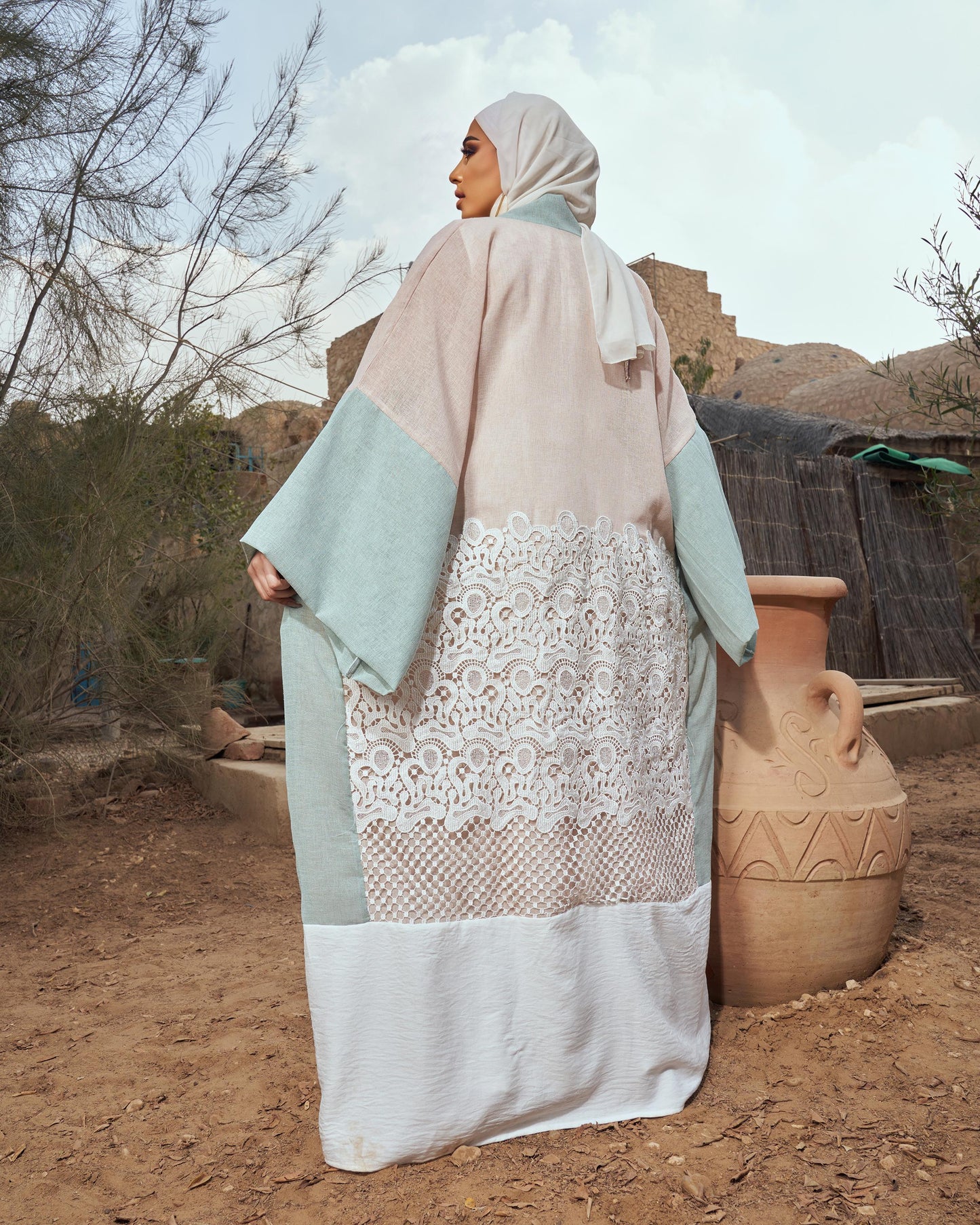 Konouz abaya