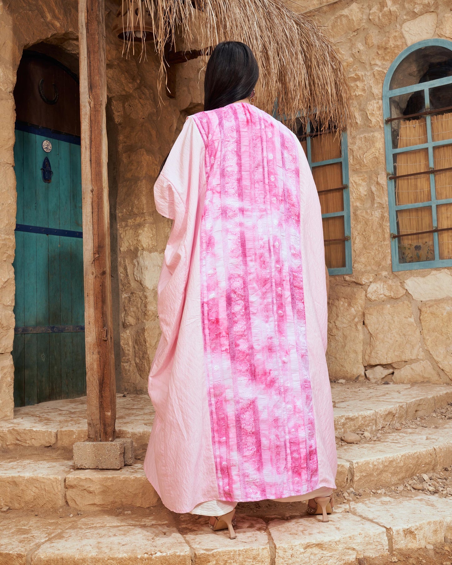 Konouz pink abaya