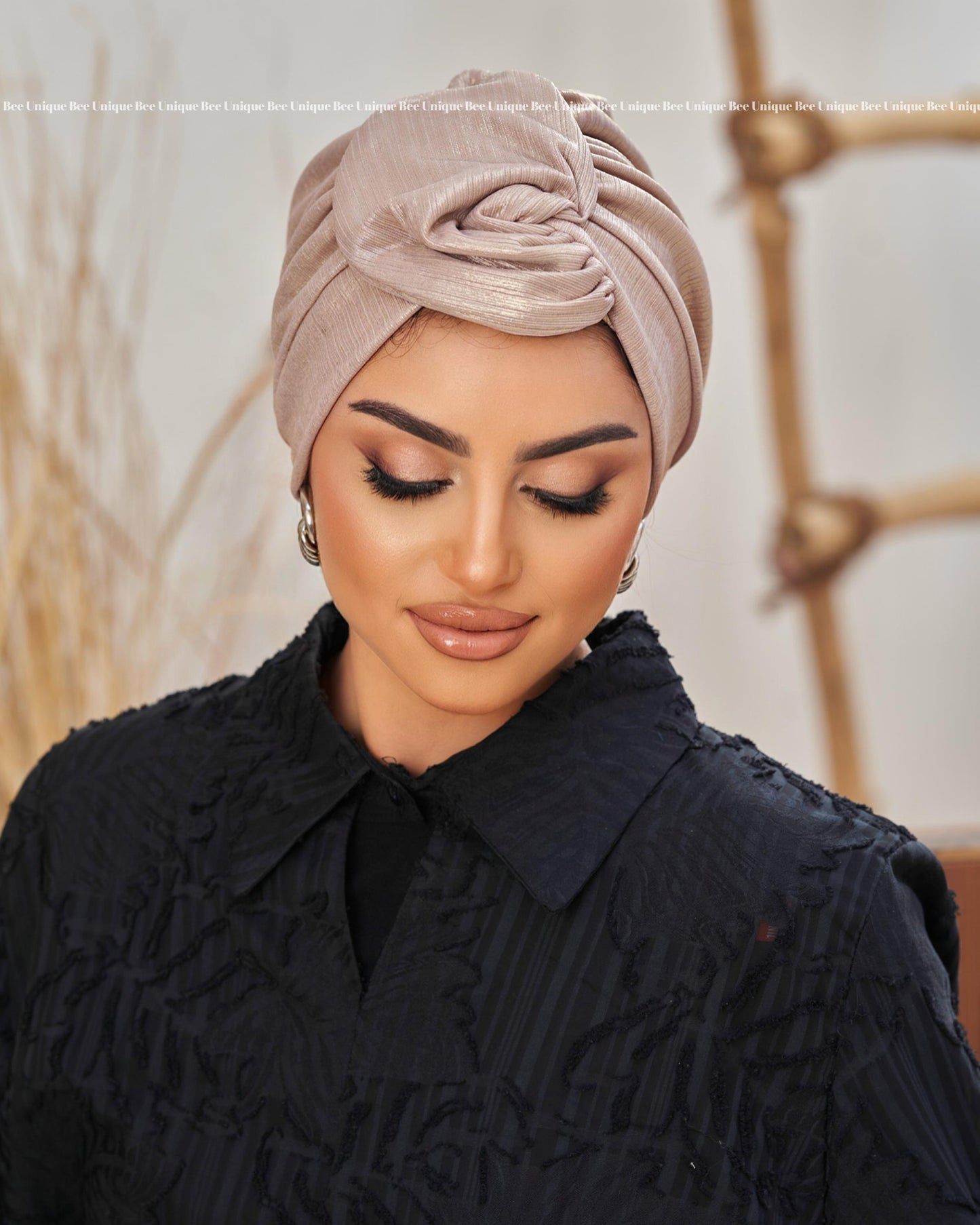 Round wing metallic turban