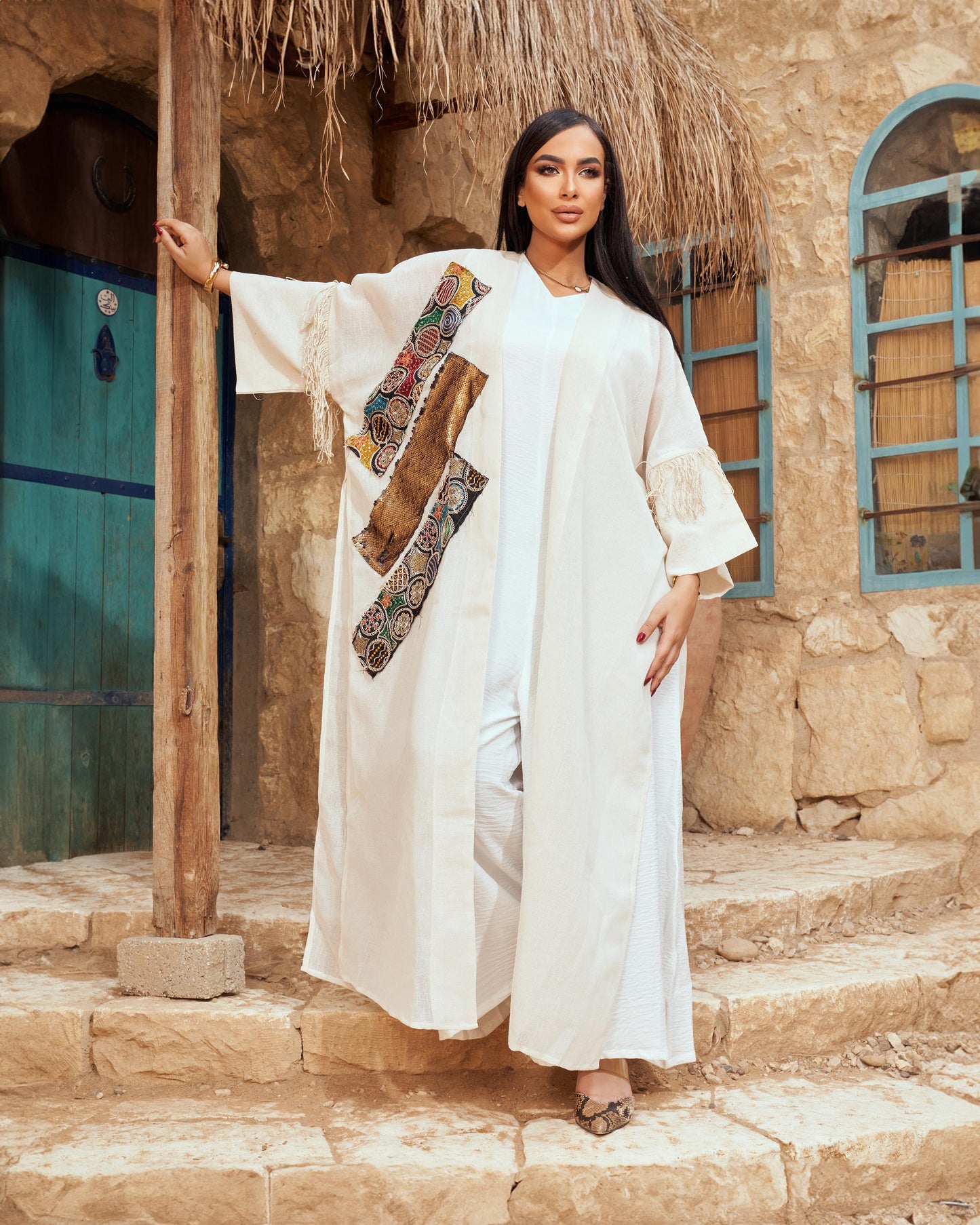 Konouz linen abaya