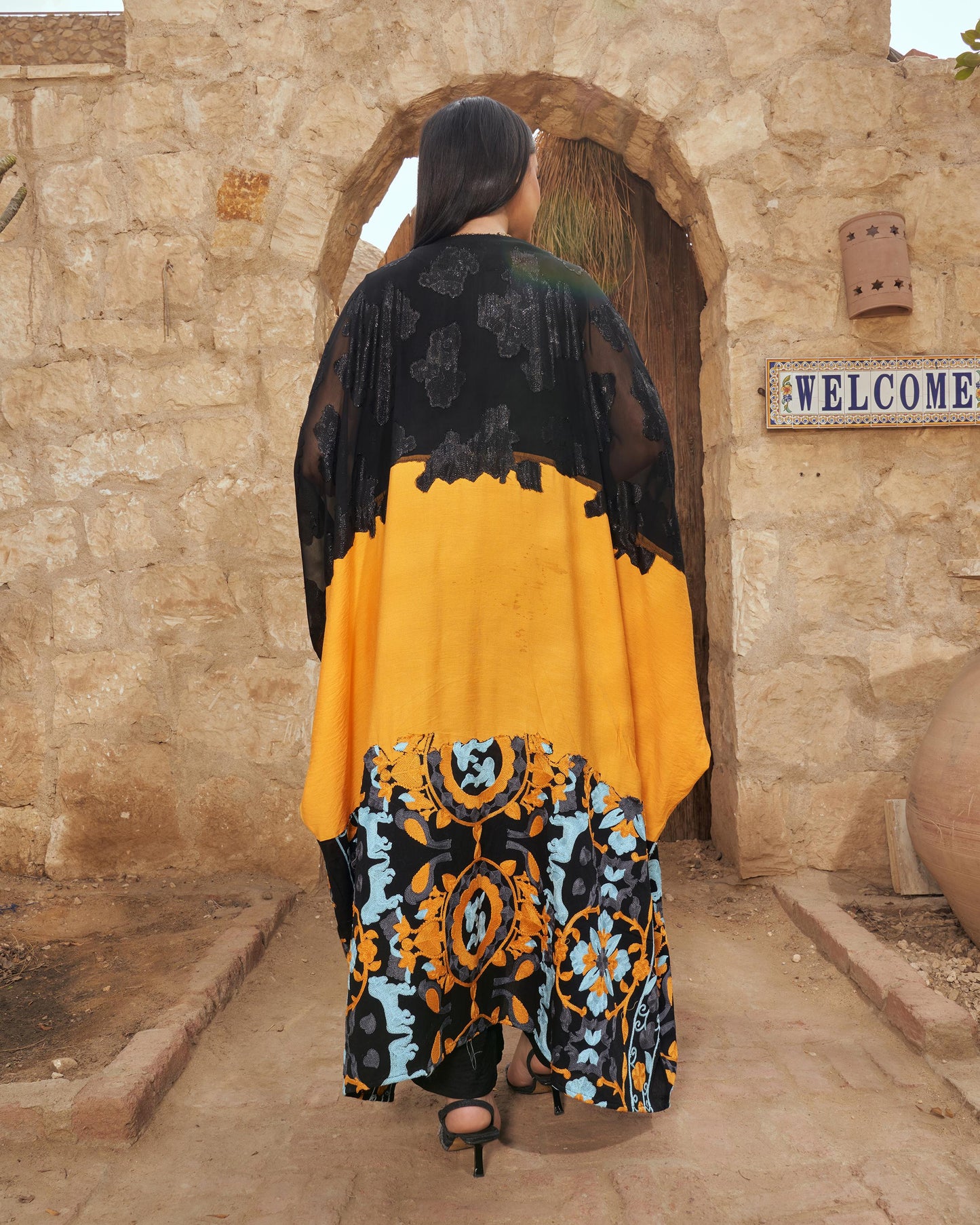 Konouz abaya